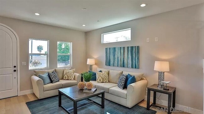 5051 Savannah St in San Diego, CA - Building Photo - Building Photo