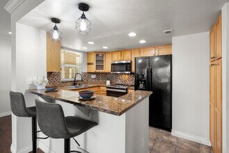 15273 Maturin Dr, Unit 32 in San Diego, CA - Foto de edificio - Building Photo