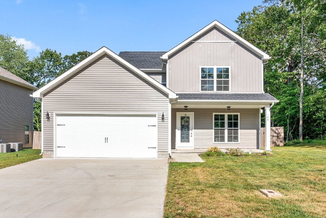 129 Schroer Rd in Clarksville, TN - Building Photo
