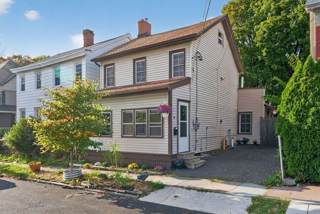 89 Spring St in Kingston, NY - Building Photo - Building Photo