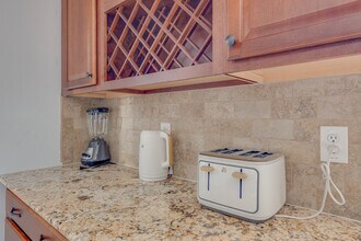 302 Lampros Ct in Hampton, VA - Building Photo - Building Photo