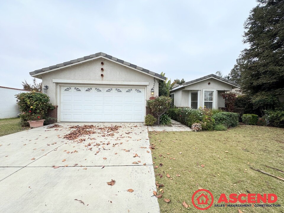 1617 Bermuda Greens Ct in Bakersfield, CA - Building Photo