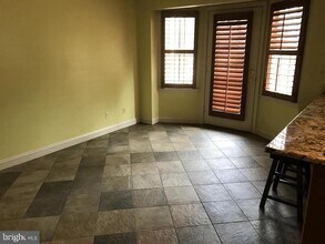 10003 Sterling Terrace in Rockville, MD - Foto de edificio - Building Photo