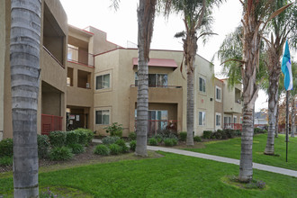 Porterville Family Apartments in Porterville, CA - Foto de edificio - Building Photo