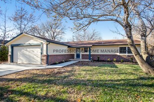 6138 Edinburg St in Bel Aire, KS - Building Photo