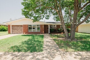 1460 Westbrook Ave in Odessa, TX - Building Photo