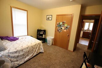 177 E 9th St, Unit Downstairs in Winona, MN - Building Photo - Building Photo