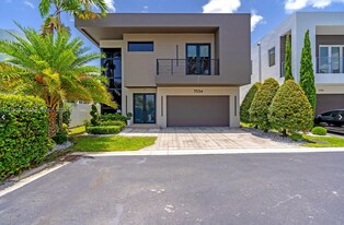 7534 NW 98th Ave in Doral, FL - Building Photo
