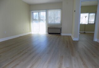 200 Cove Way, Unit 119 in Quincy, MA - Building Photo - Building Photo