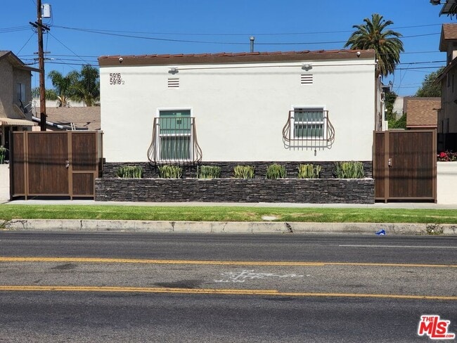 property at 5918 S Figueroa St