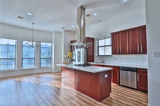 3446 Clearview Villa Way in Houston, TX - Foto de edificio - Building Photo