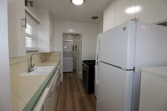 230 Avenue G in Redondo Beach, CA - Building Photo - Building Photo