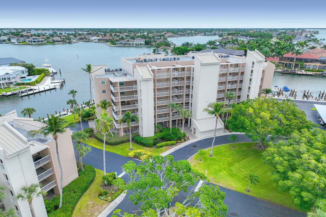 897 Collier Ct in Marco Island, FL - Building Photo