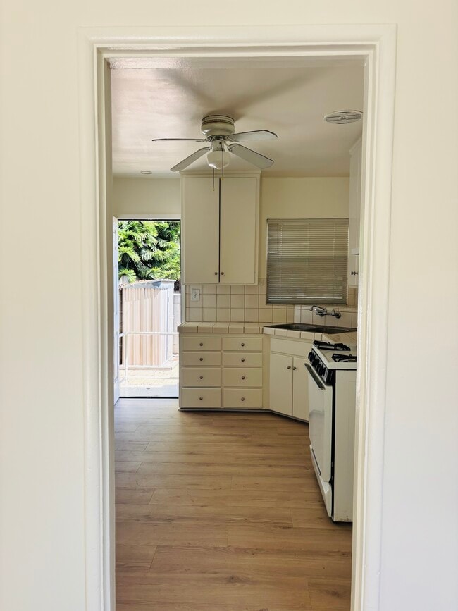 836 Fischer St, Unit D in Glendale, CA - Building Photo - Building Photo