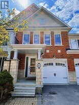 6 Latitude Ln in Whitchurch-Stouffville, ON - Building Photo