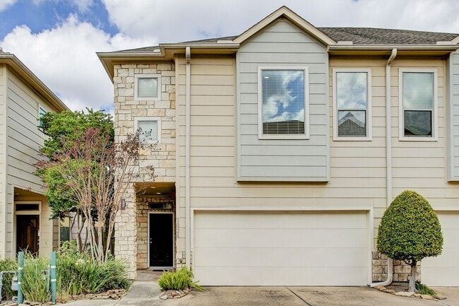 property at 3824 Center Plaza Dr