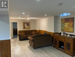 1872 Parkside Dr in Pickering, ON - Building Photo - Building Photo