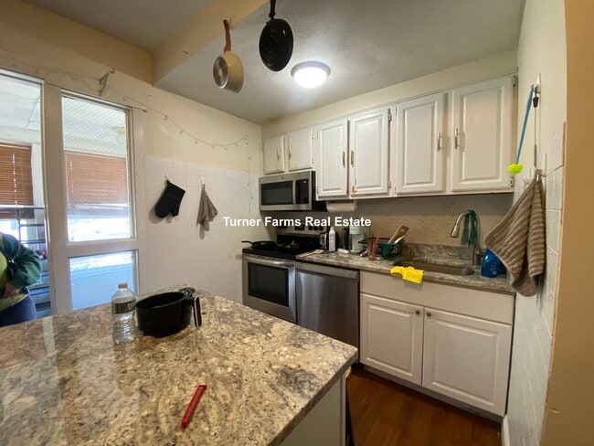 31 Stearns Ave, Unit 2 in Medford, MA - Building Photo - Building Photo