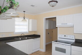 6230 Kimbrough Blvd in Biloxi, MS - Foto de edificio - Building Photo
