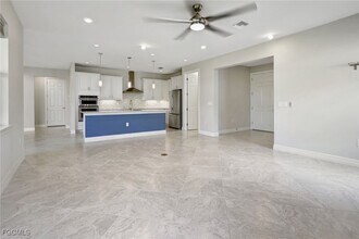 11752 Bowes Cir in Ft. Myers, FL - Building Photo - Building Photo