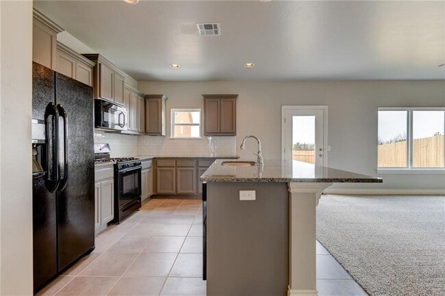 17617 Hampton Park Dr, Unit Unit A in Edmond, OK - Building Photo - Building Photo