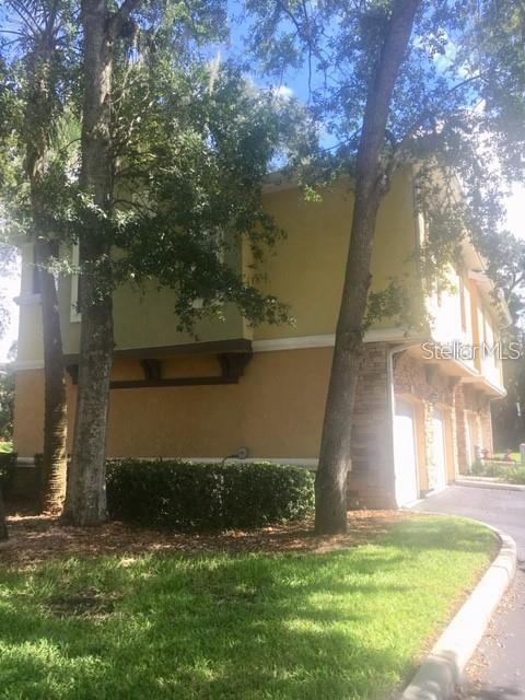 10102 Courtney Oaks Cir in Tampa, FL - Building Photo - Building Photo