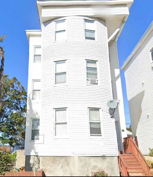 68 Harrison St in Worcester, MA - Building Photo