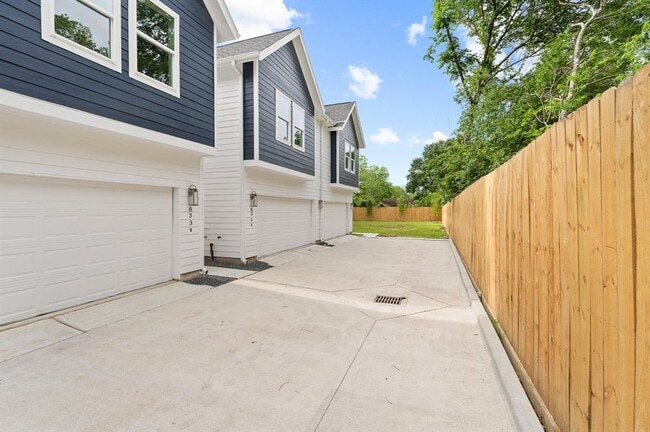 835 Paul Quinn St photo'