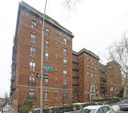 31 Ocean Pky in Brooklyn, NY - Building Photo - Building Photo