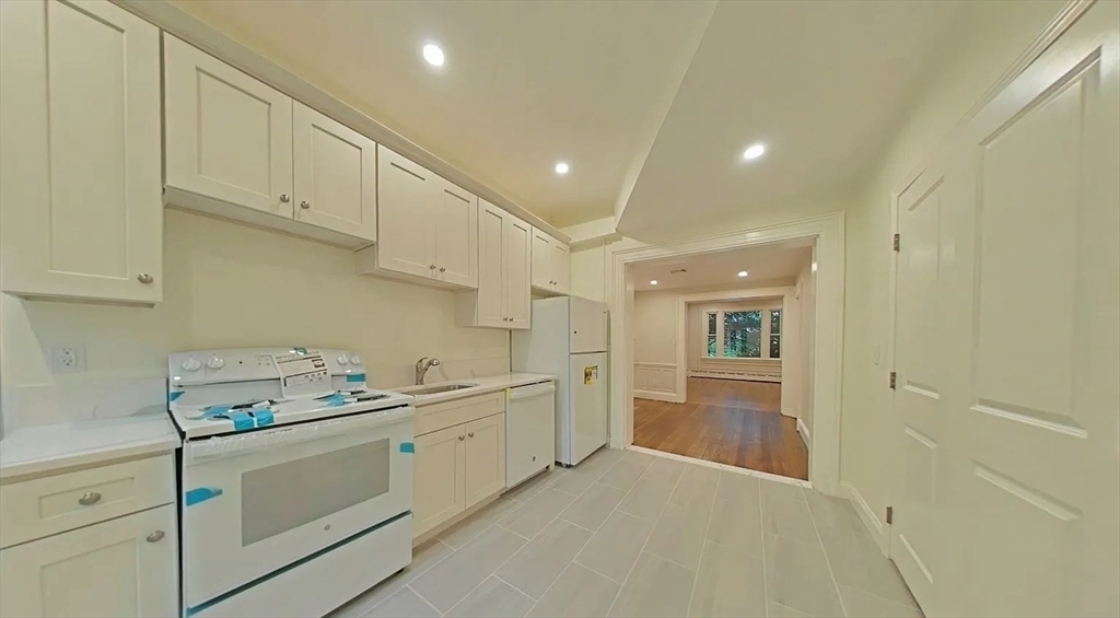 1712 Beacon St in Brookline, MA - Building Photo
