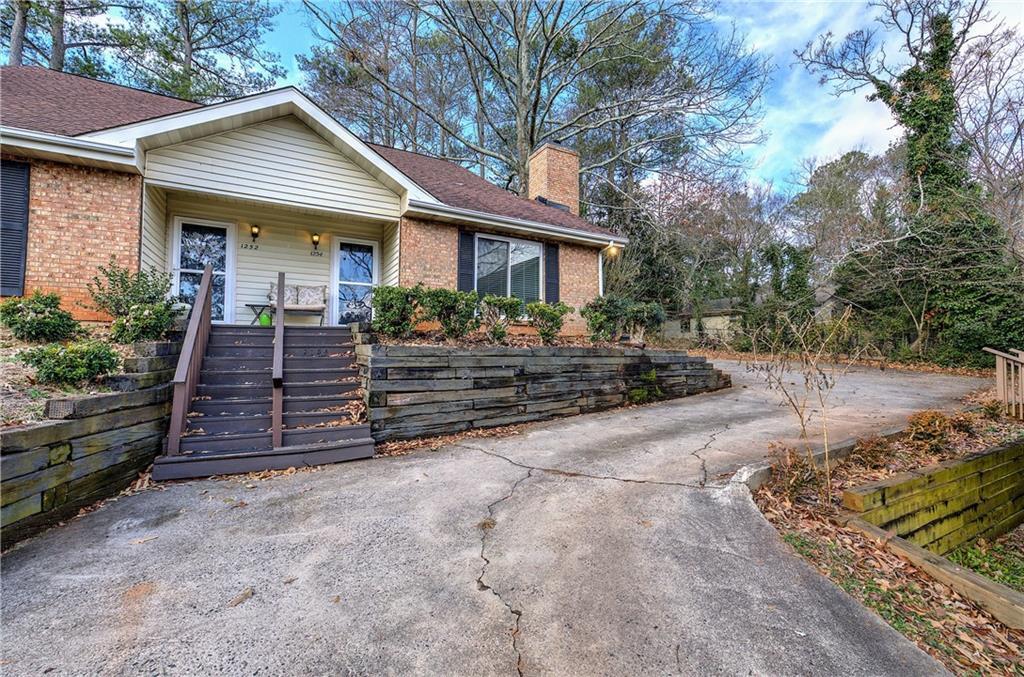 1252 Minhinette Dr in Roswell, GA - Building Photo