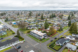 2233 Roosevelt Ave in Enumclaw, WA - Building Photo - Building Photo