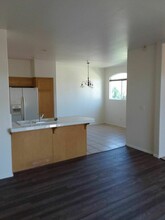 310 E McCoy Ln in Santa Maria, CA - Foto de edificio - Building Photo