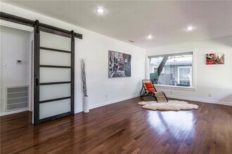 5509 Link Ave in Austin, TX - Foto de edificio - Building Photo