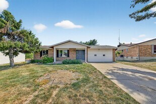 3909 Golden Hills Dr in St. Peters, MO - Building Photo