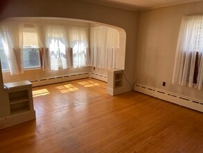 11 Summer St, Unit A in Brunswick, ME - Foto de edificio - Building Photo