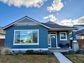 3215 NE Boulder Crk Dr in Bend, OR - Building Photo