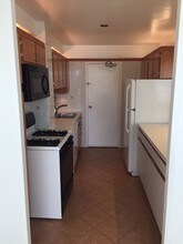 6631 Wakefield Dr-Unit -412 in Alexandria, VA - Building Photo - Building Photo