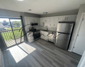 517 Sky Vue Dr in Raymore, MO - Building Photo - Building Photo