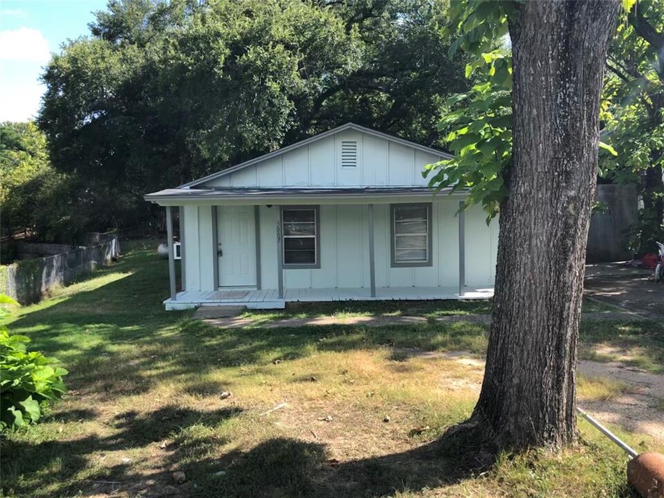 5007 Heflin Ln in Austin, TX - Building Photo