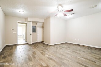 8117 Fort Lee Trail in Jacksonville, FL - Building Photo - Building Photo