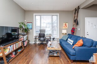 2209 W Race Ave, Unit 3 in Chicago, IL - Building Photo