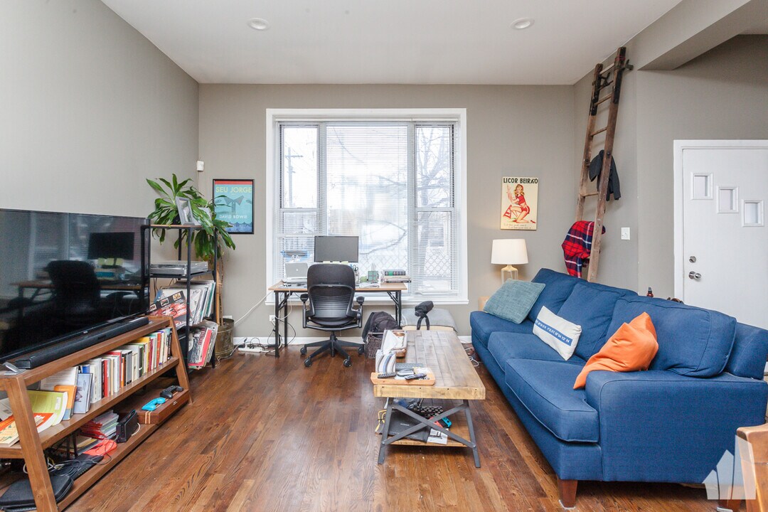 2209 W Race Ave, Unit 3 in Chicago, IL - Building Photo