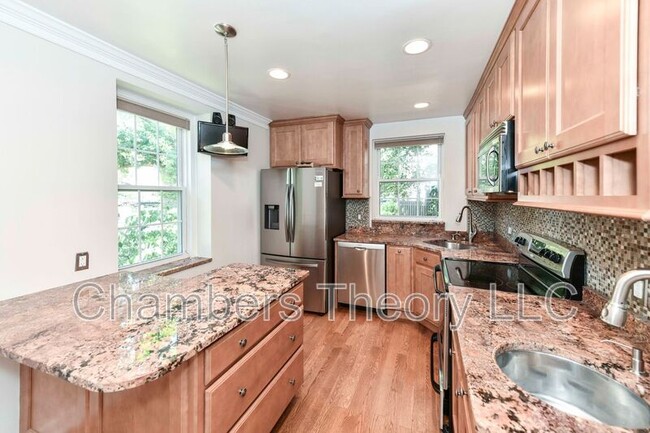 3057 S Buchanan St in Arlington, VA - Building Photo - Building Photo