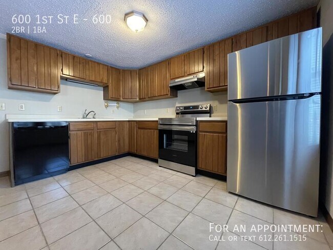 600 E 1st St in Waconia, MN - Building Photo - Building Photo