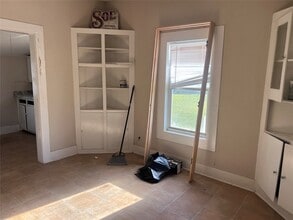 815 E Railroad Ave in Boling, TX - Building Photo - Building Photo