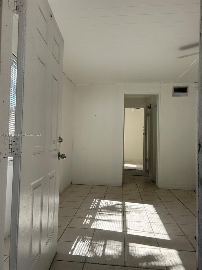 4121 NW 11th Pl in Miami, FL - Building Photo - Building Photo