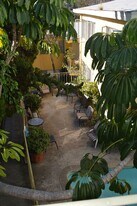 850 Haverford Ave, Unit #06 in Pacific Palisades, CA - Building Photo