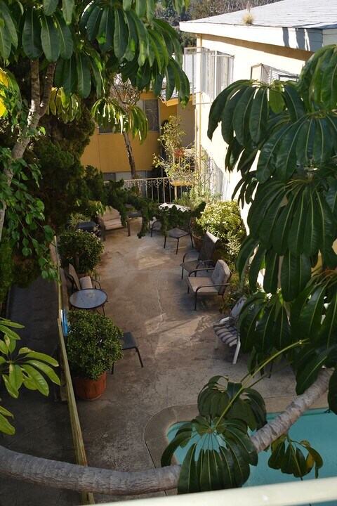 850 Haverford Ave, Unit #06 in Pacific Palisades, CA - Building Photo