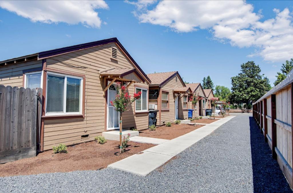 933 Hackberry Ave in Modesto, CA - Building Photo